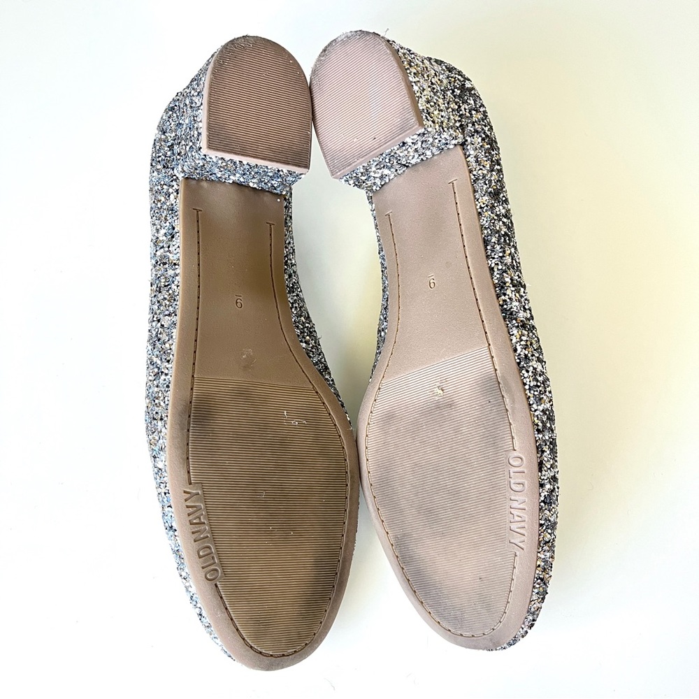 Old Navy Silver Glitter Sparkle Closed Toe Heels with Cushioned Insoles - Picture 6 of 9